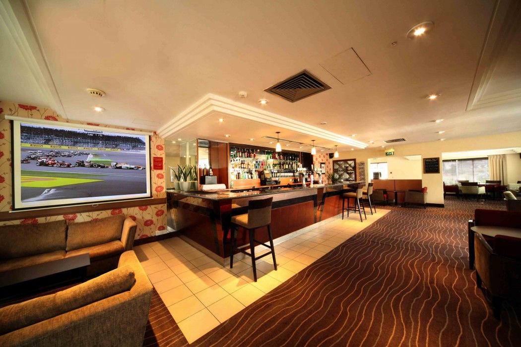 Ramada Hatfield Hatfield  Exterior photo