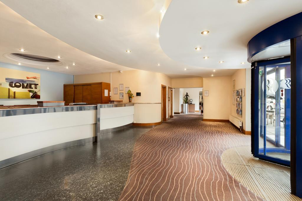 Ramada Hatfield Hatfield  Exterior photo