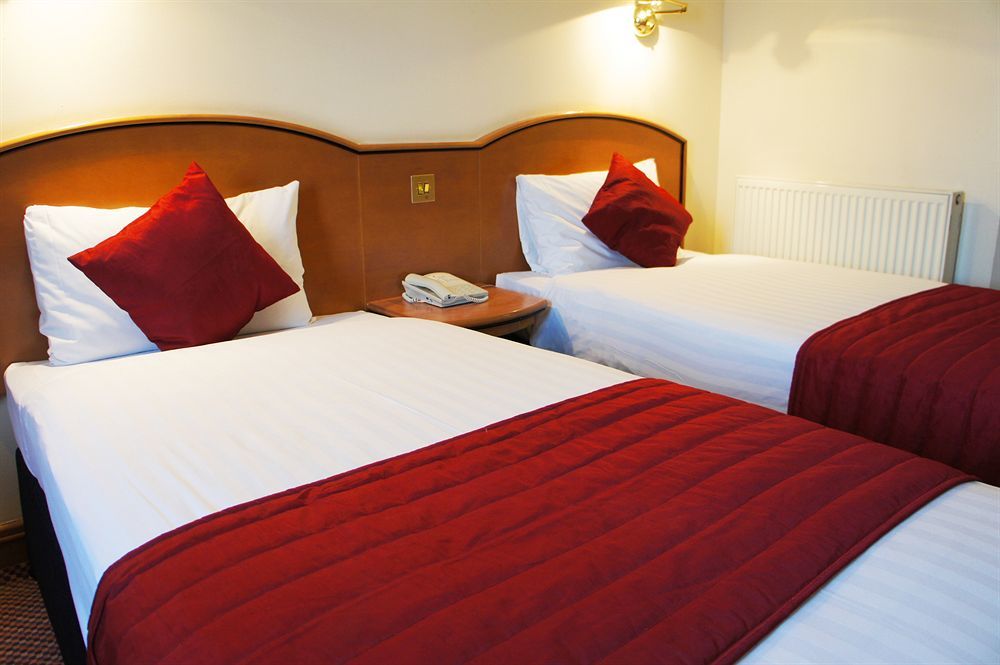 Ramada Hatfield Hatfield  Exterior photo